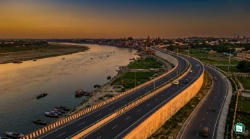 Illustration of the two elevated corridor routes along Varuna and Ganga rivers connecting national highways to the Varanasi Ring Road