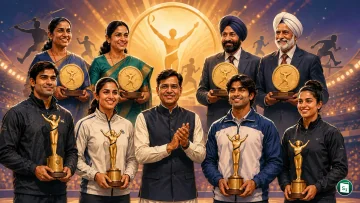 Neeraj Chopra receiving the Best Male Athlete of the Year award at the inaugural Indian Athletics Awards in New Delhi